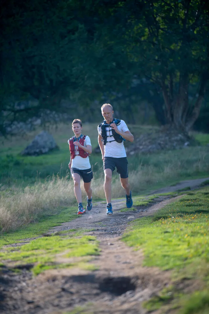 10 L TRAIL RUNNING BAG UNISEX - BURGUNDY