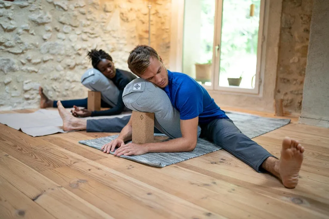 BOLSTER  YOGA