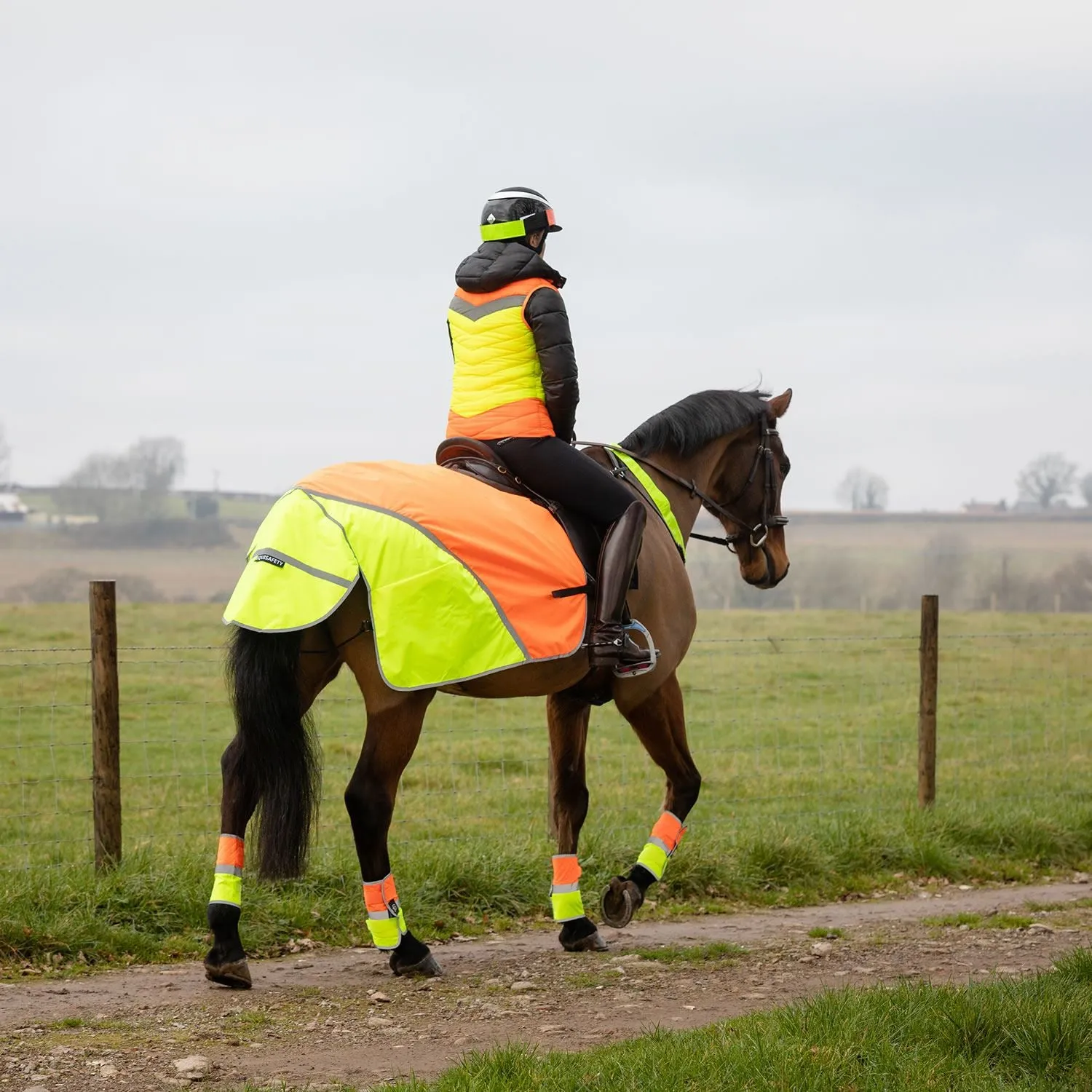 Equisafety Hi-Vis Waterproof Quarter Sheet