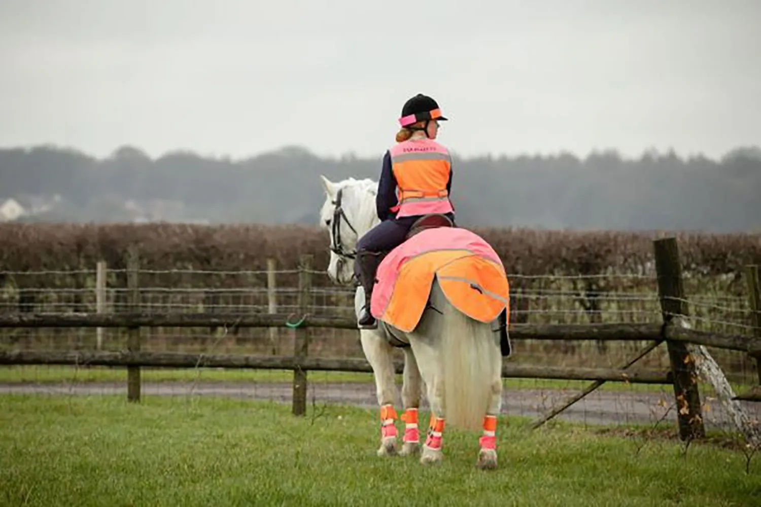 Equisafety Hi-Vis Waterproof Quarter Sheet