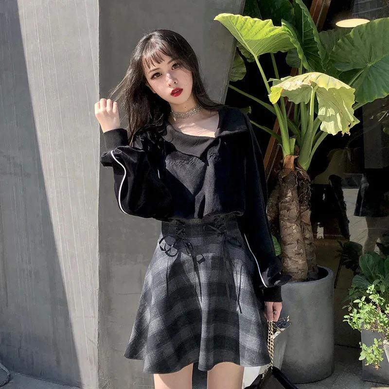 "DARK LETTER EMBROIDERED VELVET SHORT" TOP D042402