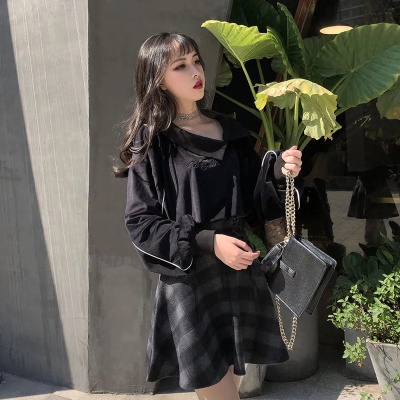 "DARK LETTER EMBROIDERED VELVET SHORT" TOP D042402