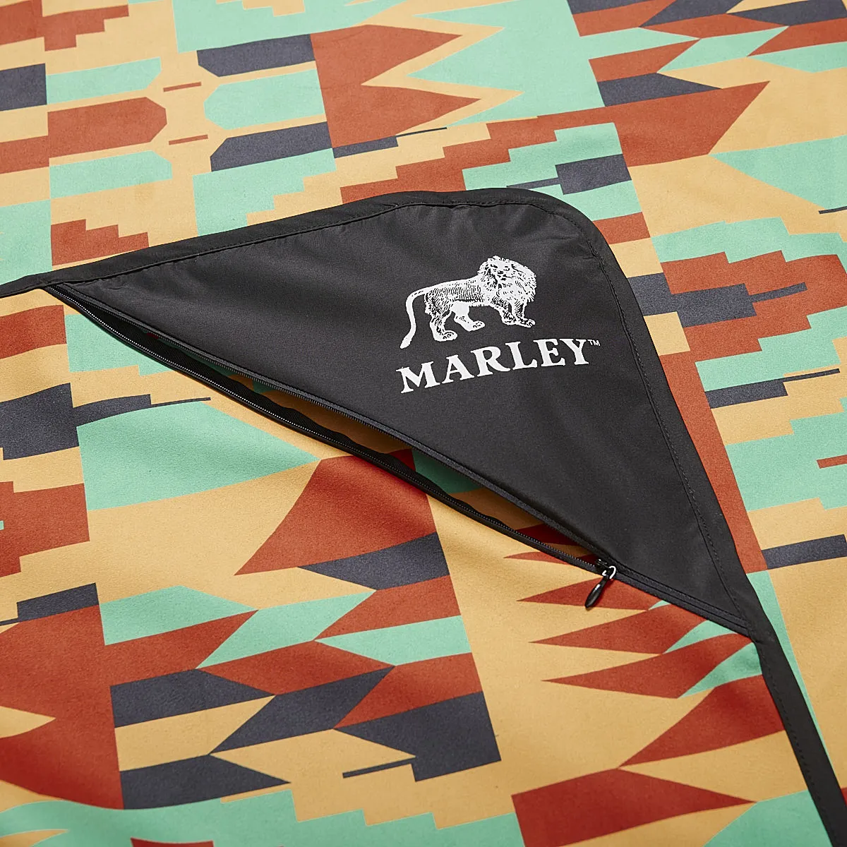 Rocker Quick-Dry Picnic Blanket | Bob Marley x Slowtide
